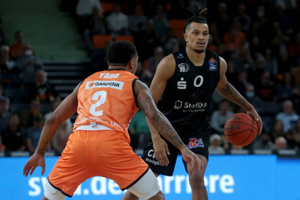 更展现了球 更展现了球